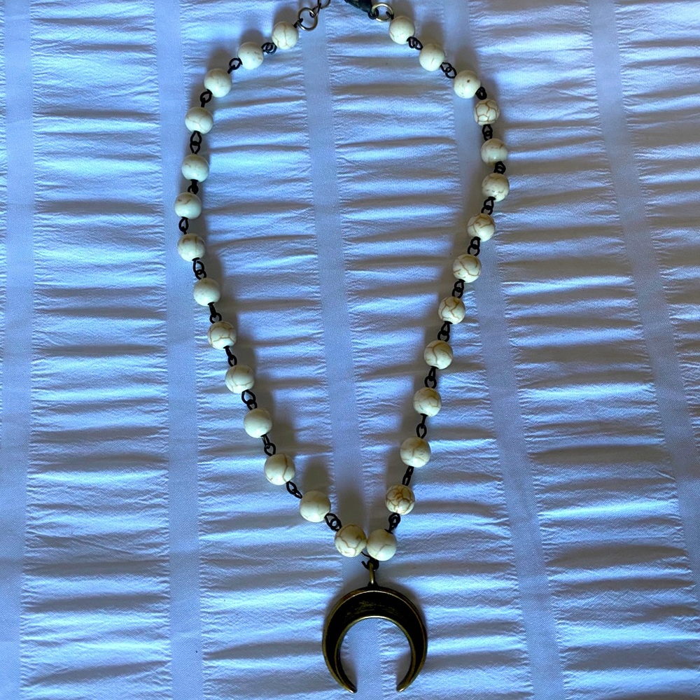 Cute beaded necklace/chocker!